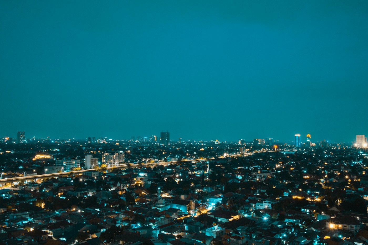 Pemandangan kota Jakarta pada malam hari